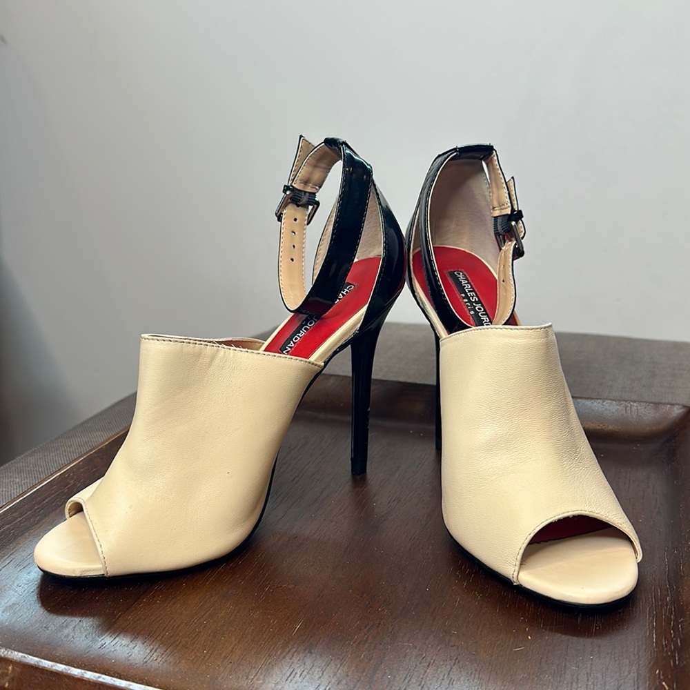Charles Jordan black and cream color block stilettos size 8